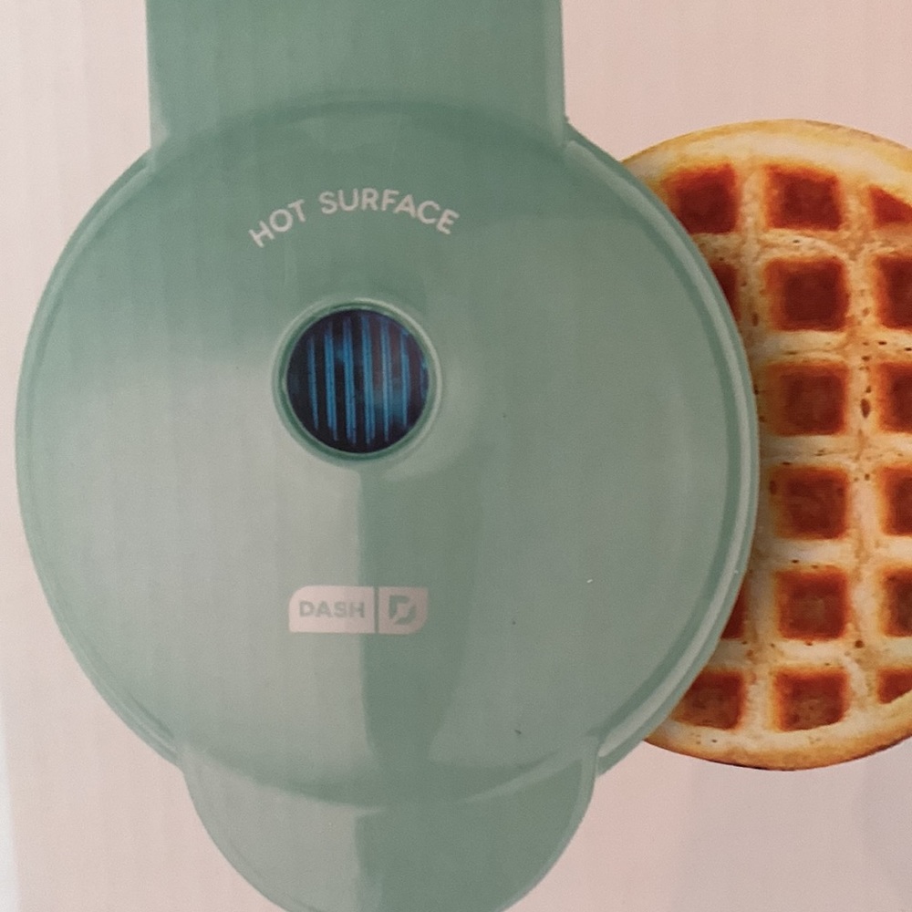 Dash Mini Waffle Maker. NIB - Picture 12 of 13